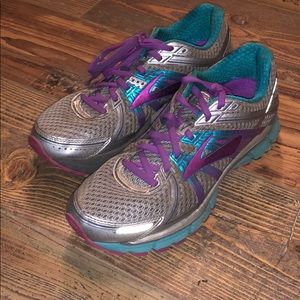 Brooks Shoes size 9.5